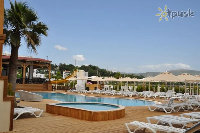 Фото отеля Smart Holiday Hotel Bodrum 4* Бодрум Туреччина екстер'єр та басейни