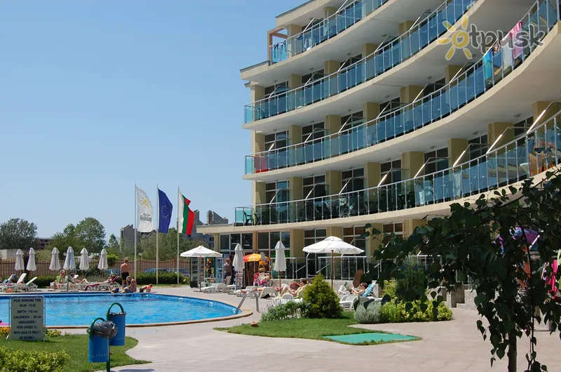 Фото отеля Julia Family Apartments 3* Saulainā pludmale Bulgārija ārpuse un baseini