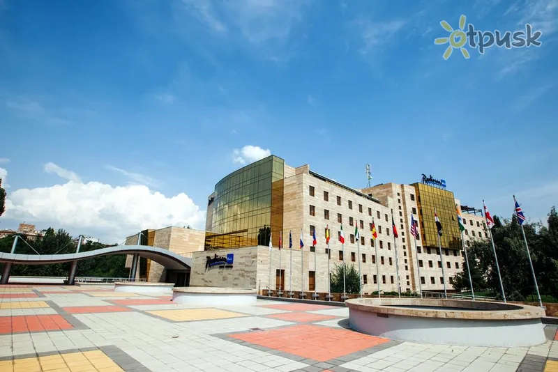 Фото отеля Radisson Blu Hotel Yerevan 5* Єреван Вірменія екстер'єр та басейни