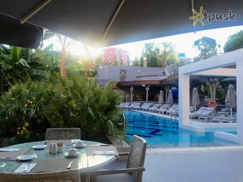 Фото отеля DoubleTree by Hilton Kusadasi 4* Кушадасы Турция бары и рестораны
