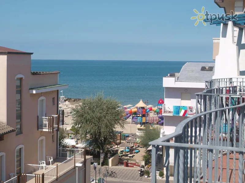 Фото отеля Mediterraneo Residence 3* Rimini Itālija ārpuse un baseini