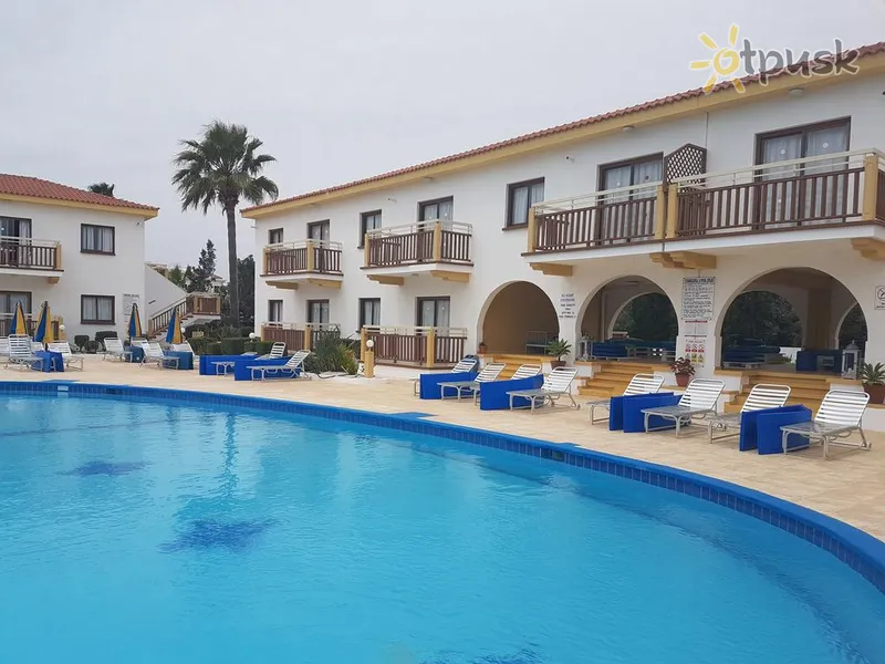 Фото отеля Cosmelenia Hotel Apartments 3* Айя Напа Кипр экстерьер и бассейны