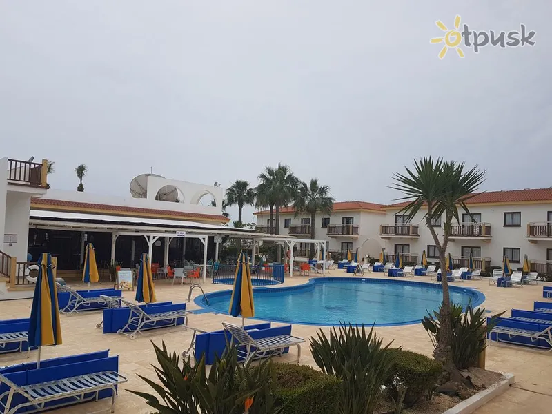 Фото отеля Cosmelenia Hotel Apartments 3* Айя Напа Кіпр екстер'єр та басейни