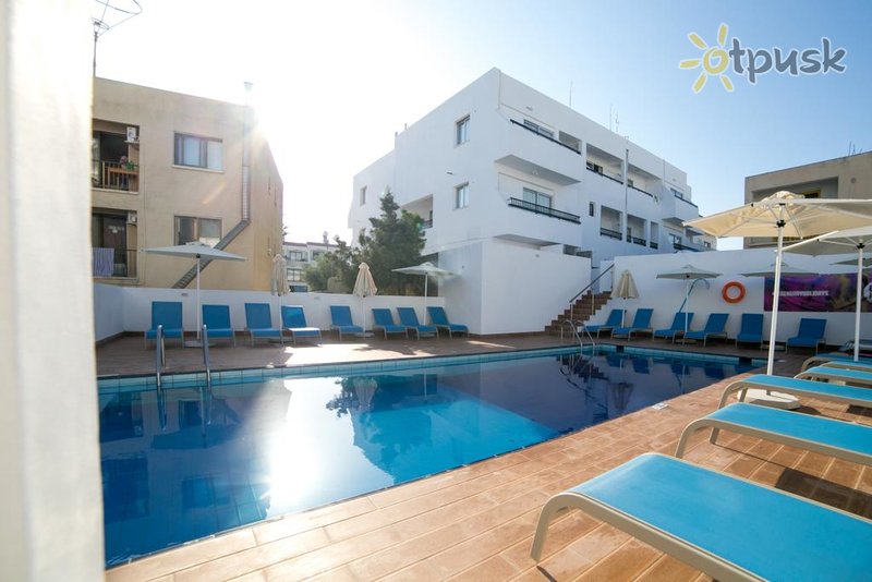 Фото отеля Flora Maria Hotel Annex 2* Айя Напа Кипр экстерьер и бассейны