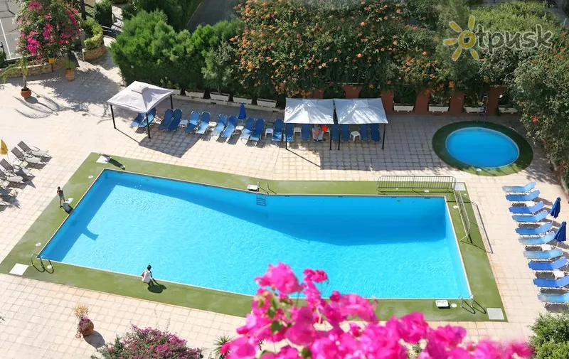 Фото отеля Navarria Hotel 3* Лімассол Кіпр екстер'єр та басейни