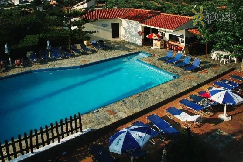 Фото отеля Ceratonia Apartments 2* о. Крит – Іракліон Греція екстер'єр та басейни