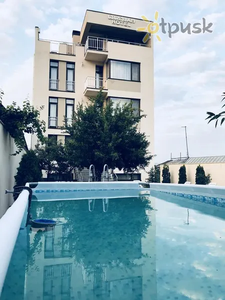 Фото отеля King Tom Hotel 3* Тбілісі Грузія екстер'єр та басейни