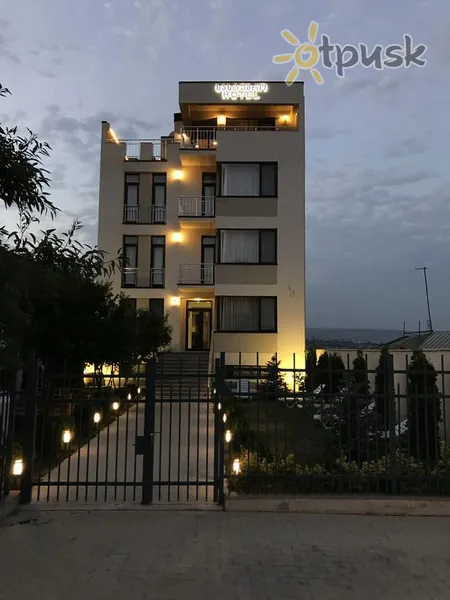 Фото отеля King Tom Hotel 3* Тбілісі Грузія екстер'єр та басейни