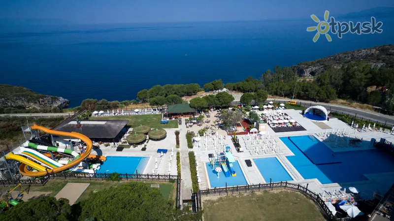 Фото отеля Ramada Resort by Wyndham Kusadasi & Golf 5* Kusadasi Turcija ārpuse un baseini