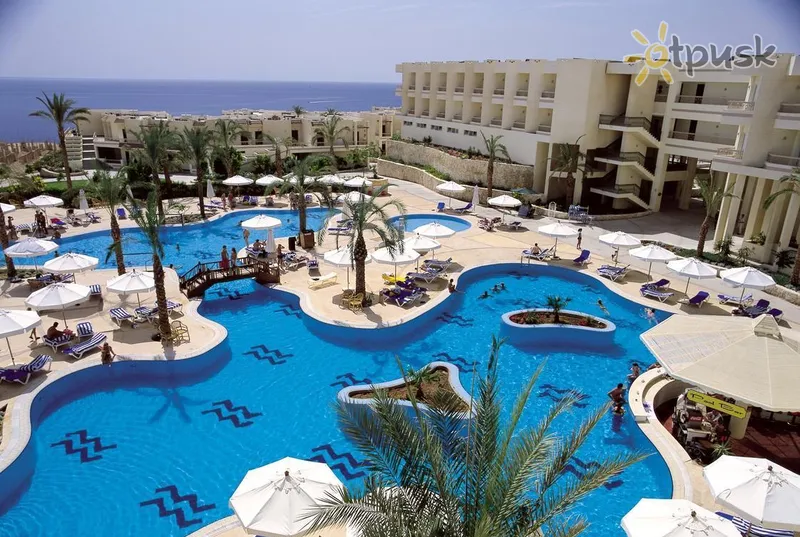 Фото отеля DoubleTree by Hilton Sharks Bay Resort 4* Шарм эль Шейх Египет экстерьер и бассейны