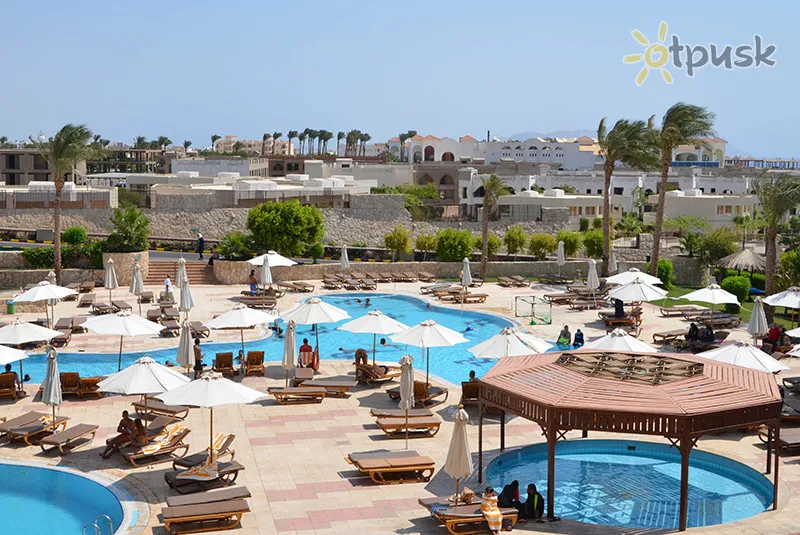 Фото отеля DoubleTree by Hilton Sharks Bay Resort 4* Šarm eš Šeiha Ēģipte ārpuse un baseini