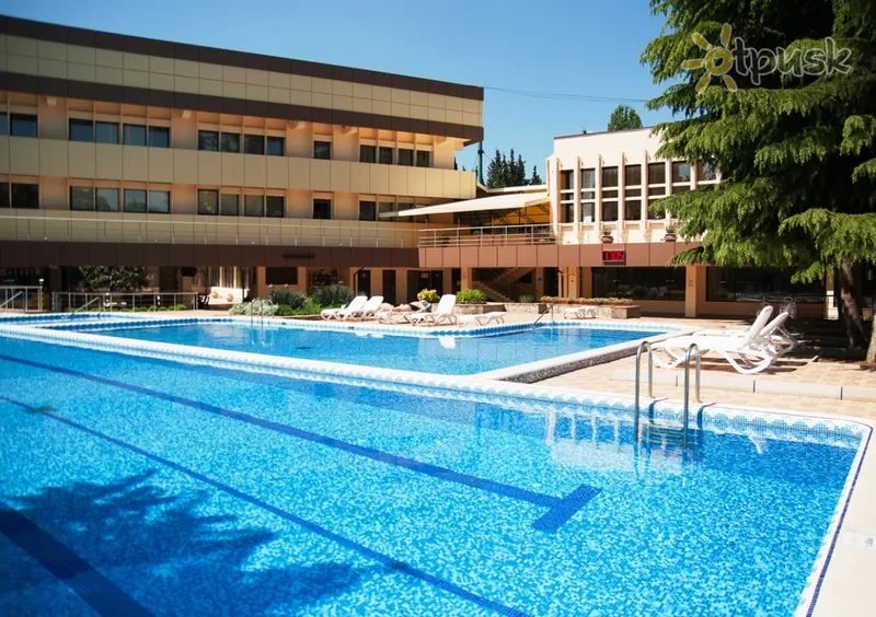 Фото отеля Golden Family Resort 3* Alušta Krymas išorė ir baseinai