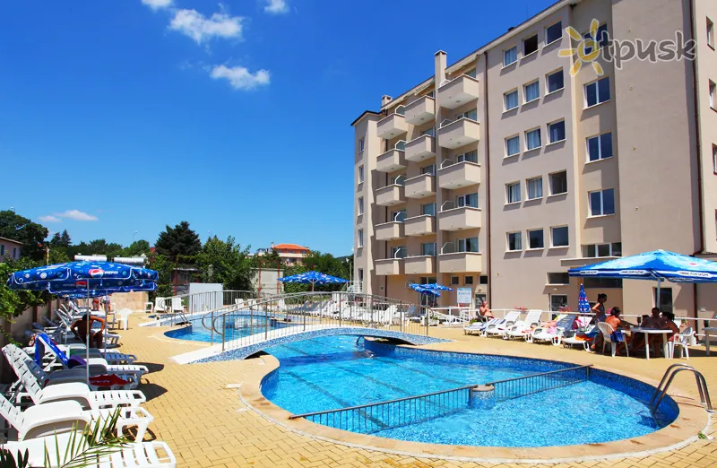 Фото отеля Aurora Villa 3* Svētais Konstantīns un Jeļena Bulgārija ārpuse un baseini