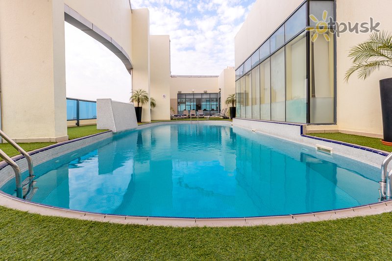 Фото отеля First Central Hotel Suites 4* Дубай ОАЭ экстерьер и бассейны