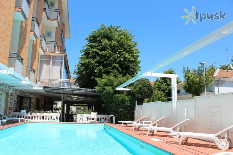 Фото отеля Apis Hotel 3* Riminis Italija išorė ir baseinai
