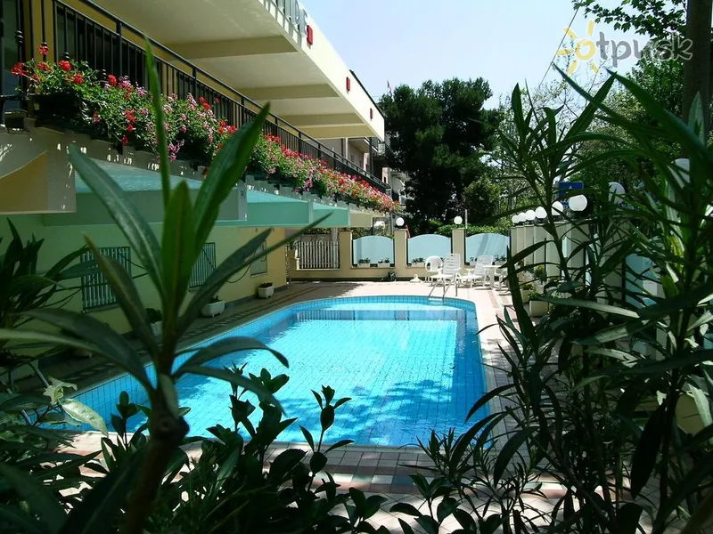Фото отеля Artide Hotel 3* Rimini Itālija ārpuse un baseini