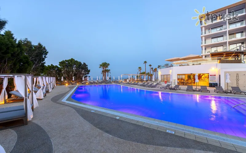 Фото отеля Leonardo Crystal Cove Hotel & Spa by the Sea 4* Protaras Kipra ārpuse un baseini