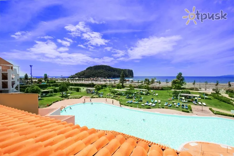 Фото отеля Borgo di Fiuzzi Resort & Spa 4* Калабрія Італія екстер'єр та басейни
