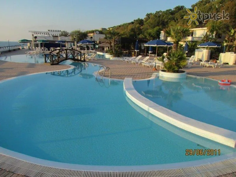 Фото отеля Agrumeto Villaggio 3* Калабрія Італія екстер'єр та басейни