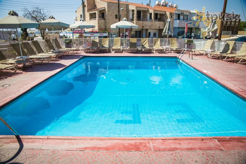 Фото отеля Efi Hotel Apartments 2* Ayia Napa Kipras išorė ir baseinai