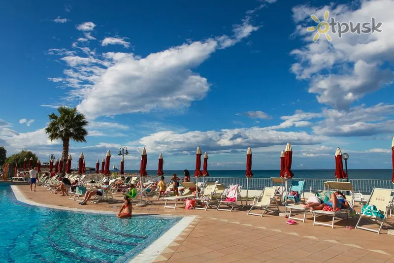 Фото отеля Club Esse Costa dello Ionio 4* Калабрия Италия экстерьер и бассейны