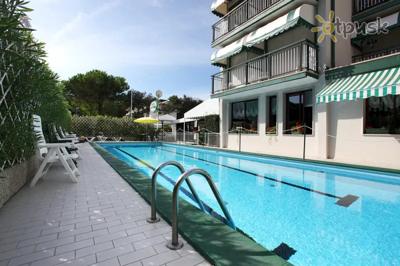 Фото отеля Picobello Hotel 3* Lido di Jesolo Italija išorė ir baseinai