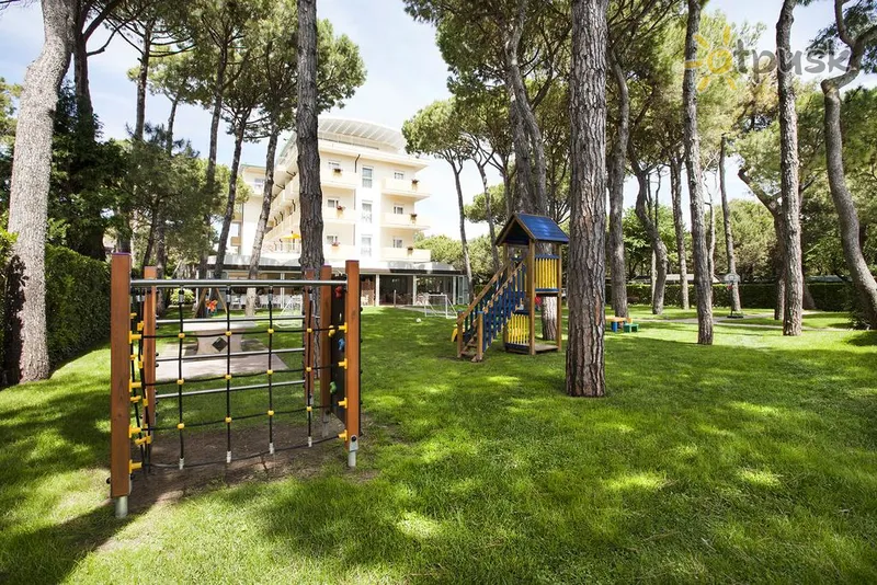 Фото отеля La Pineta Aparthotel 4* Лідо Ді Езоло Італія для дітей