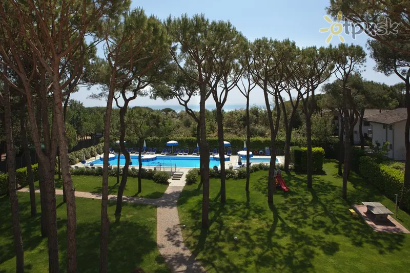 Фото отеля La Pineta Aparthotel 4* Лідо Ді Езоло Італія екстер'єр та басейни