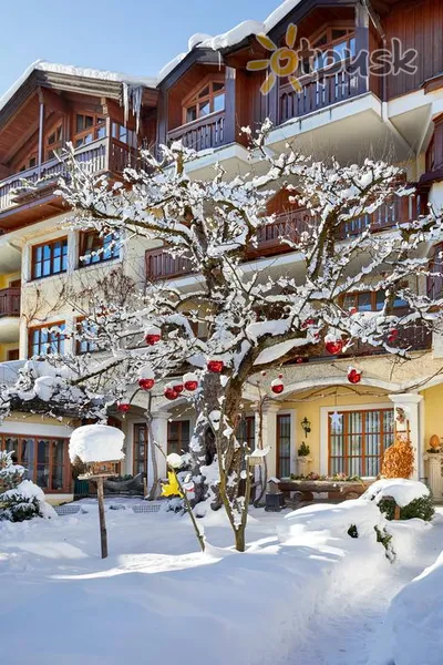 Фото отеля Romantikhotel Metzgerwirt 4* Цель ам Зее Австрия экстерьер и бассейны