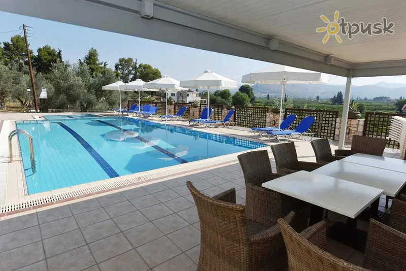 Фото отеля Lilly Villa 3* Peloponesas Graikija išorė ir baseinai