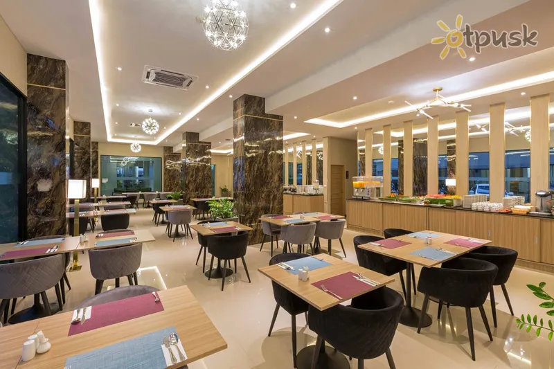 Фото отеля The Bay Exclusive Hotel 5* о. Пхукет Таїланд бари та ресторани