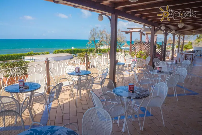Фото отеля Holiday Village 4* Tirėnų jūros pakrantė Italija barai ir restoranai