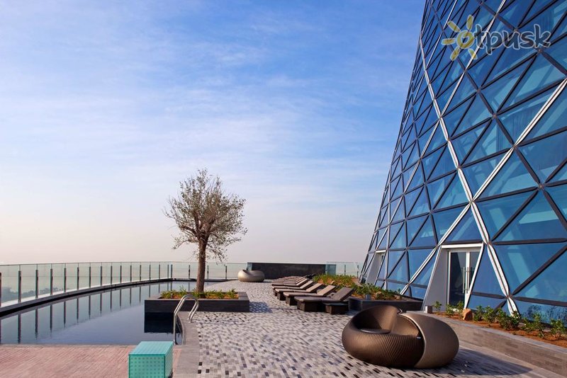 Фото отеля Andaz Capital Gate Abu Dhabi 5* Абу Даби ОАЭ экстерьер и бассейны