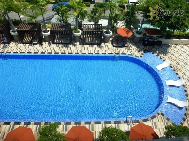 Фото отеля Hyatt Regency Kinabalu Hotel 5* Кота Кинабалу Малайзия экстерьер и бассейны