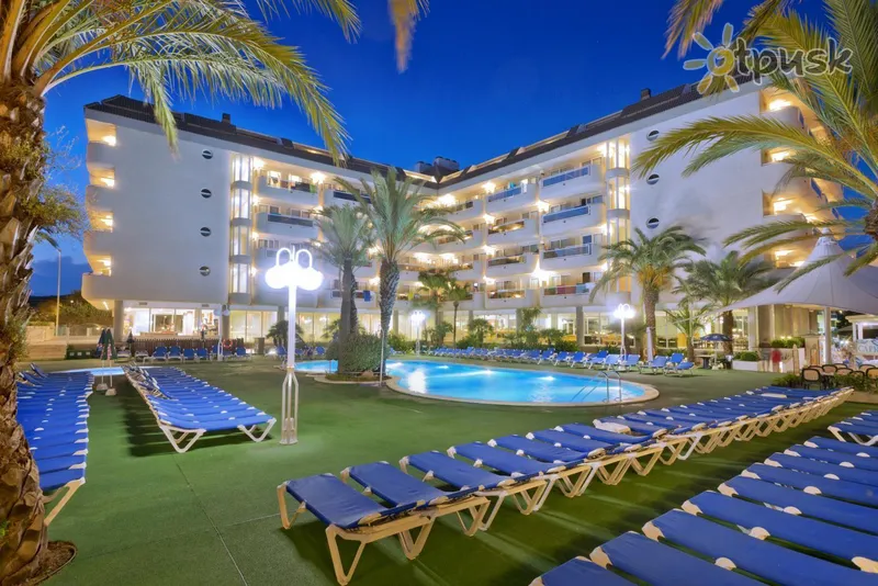 Фото отеля Caprici Hotel 4* Kosta del Maresme Spānija ārpuse un baseini