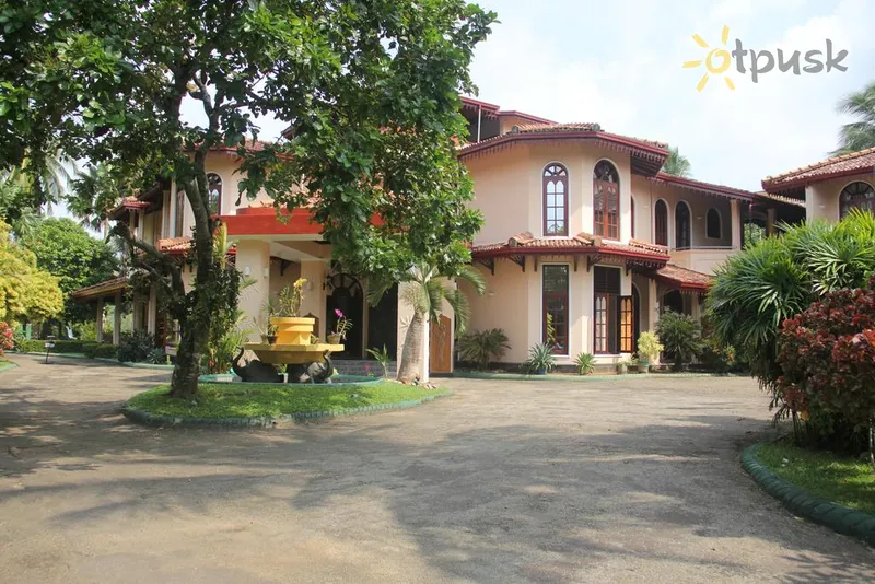 Фото отеля Villa Ranmenika 3* Ахунгалла Шри-Ланка экстерьер и бассейны
