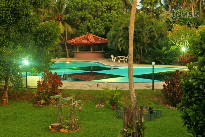 Фото отеля Villa Ranmenika 3* Ahungalla Šrilanka ārpuse un baseini
