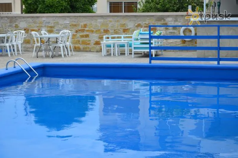 Фото отеля Vergi City Hotel 2* Larnaka Kipra ārpuse un baseini