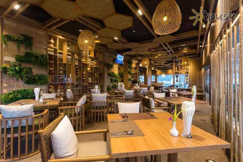Фото отеля Journeyhub Phuket Patong 4* о. Пхукет Таиланд бары и рестораны