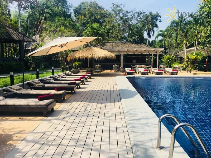Фото отеля Let's Hyde Pattaya Resort & Villas 4* Паттайя Таїланд екстер'єр та басейни