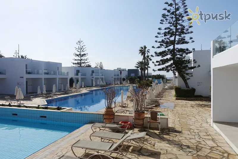 Фото отеля Panthea Holiday Village 4* Aija Napa Kipra ārpuse un baseini