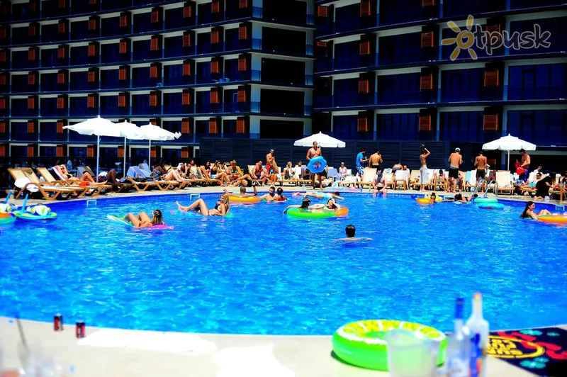 Фото отеля Euphoria Apartments & Residence 3* Батумі Грузія екстер'єр та басейни