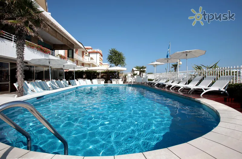 Фото отеля Rivamare Hotel 4* Lido di Jesolo Italija išorė ir baseinai