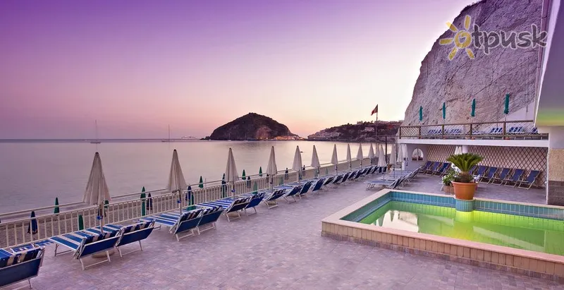 Фото отеля Vittorio Beach Resort Hotel 3* о. Іскья Італія екстер'єр та басейни