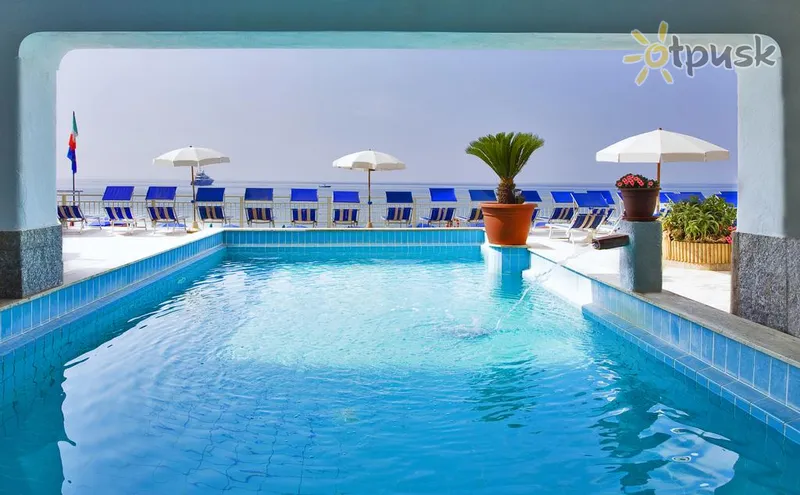 Фото отеля Vittorio Beach Resort Hotel 3* о. Искья Италия экстерьер и бассейны