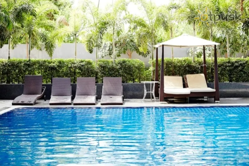 Фото отеля Ease Jomtien Hotel 3* Паттайя Таїланд екстер'єр та басейни