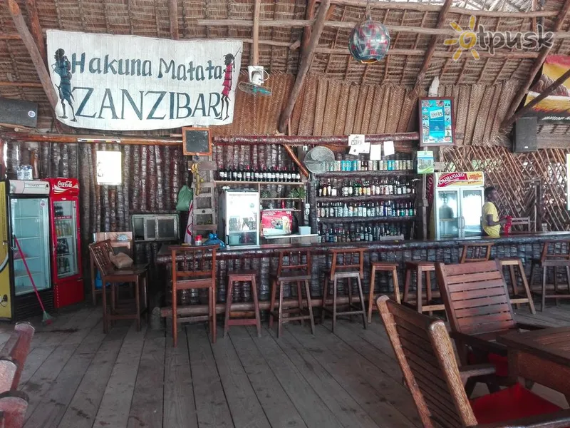 Фото отеля Kihori Beach Bungalows 3* Нунгві Танзанія бари та ресторани