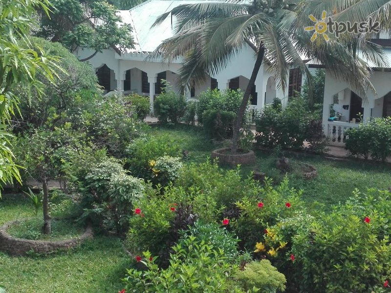 Фото отеля Kihori Beach Bungalows 3* Нунгви Танзания экстерьер и бассейны