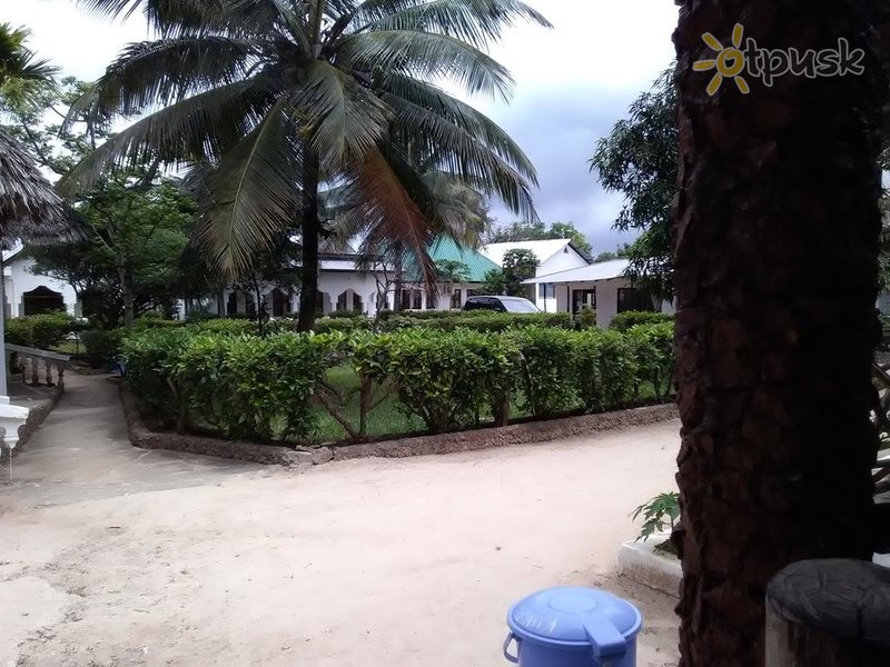 Фото отеля Kihori Beach Bungalows 3* Нунгви Танзания экстерьер и бассейны