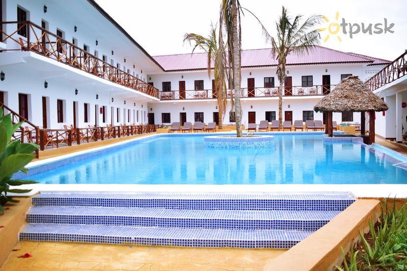 Фото отеля Amaan Nungwi Hotel 3* Нунгви Танзания экстерьер и бассейны